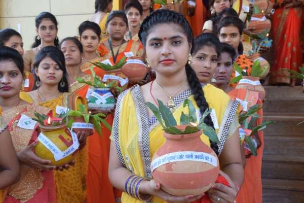 कलशयात्रा से दिया मतदान का संदेश, देखें इन तस्वीरों में