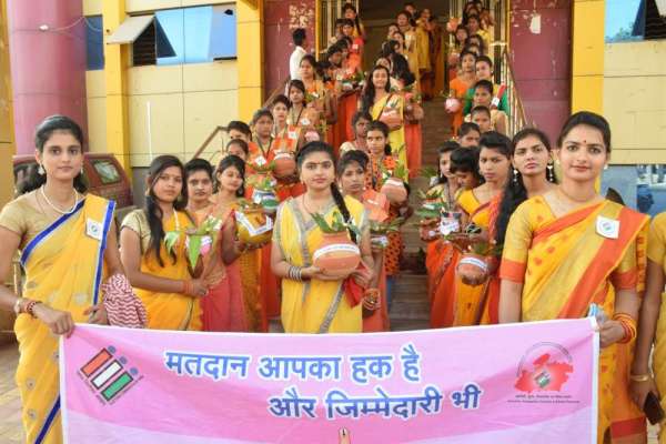कलशयात्रा से दिया मतदान का संदेश, देखें इन तस्वीरों में