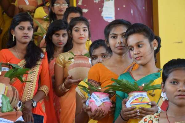 कलशयात्रा से दिया मतदान का संदेश, देखें इन तस्वीरों में