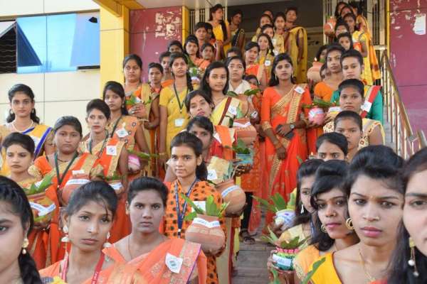 कलशयात्रा से दिया मतदान का संदेश, देखें इन तस्वीरों में
