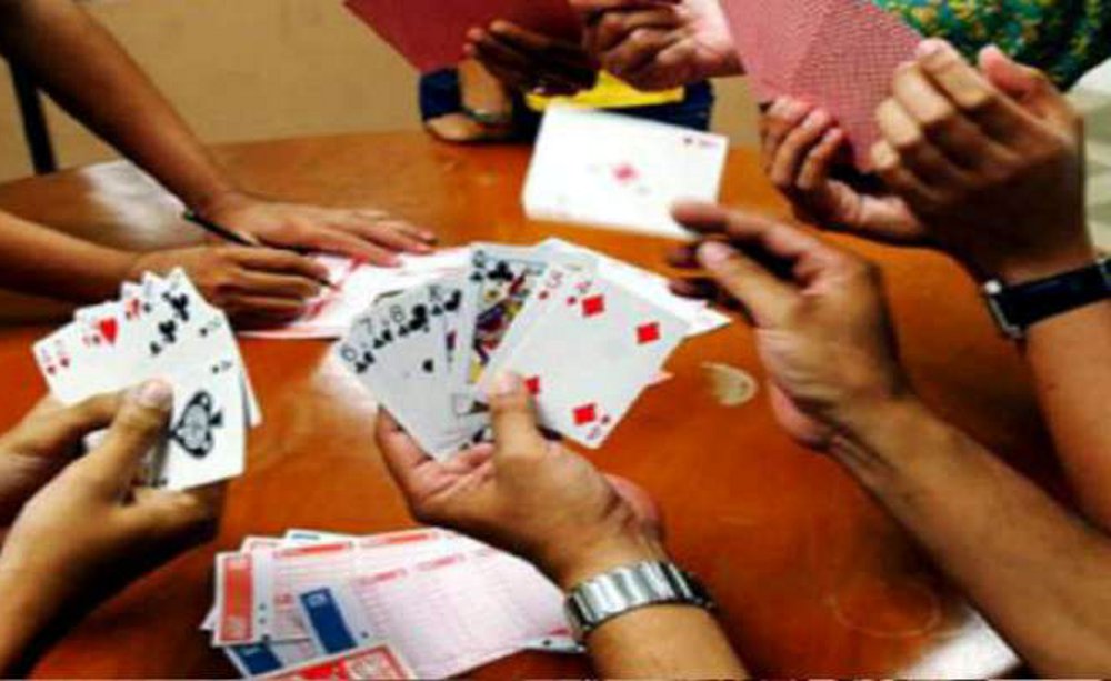 gamblers attack on sabhapur police team in satna