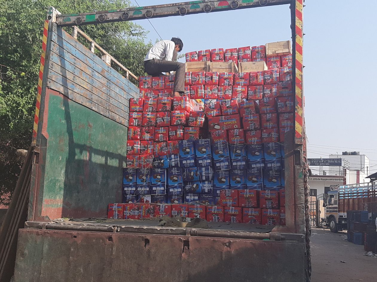 सस्ती होने के बाद भी सेब के नहीं मिल रहे खरीदार