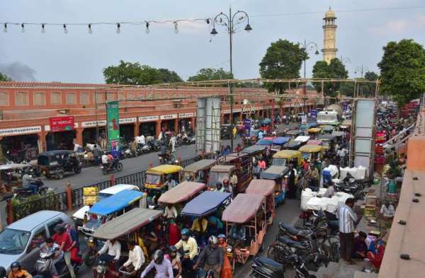 दिवाली के त्यौहार के चलते शहर में जाम,