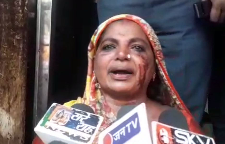 झाडू अडऩे पर हुआ विवाद -महिला सफाईकर्मी से जायरीन ने की मारपीट