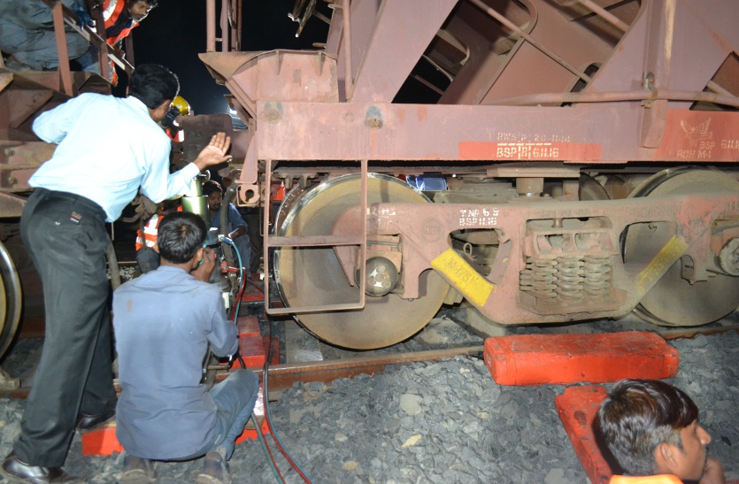 derailed train in katni