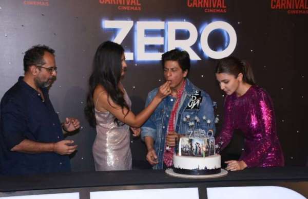 shahrukh khan birthday celebration at zero trailer launch event