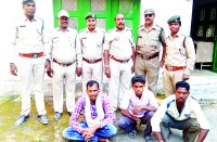 बाइक में सवार तीन लोग प्लास्टिक में भरकर ले जा रहे थे इस जंगली जानवर का मांस, पकड़ाए