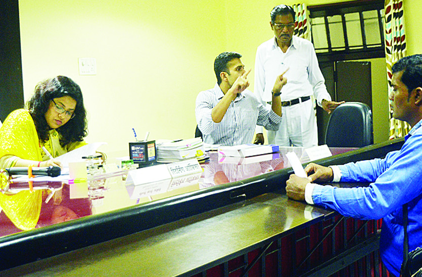 पहले राउंड में ही 79 में से 15 अभ्यर्थी चुनावी मैदान से हुए बाहर, अब बचे 64, इनका नामांकन हुआ निरस्त, पढि़ए खबर...