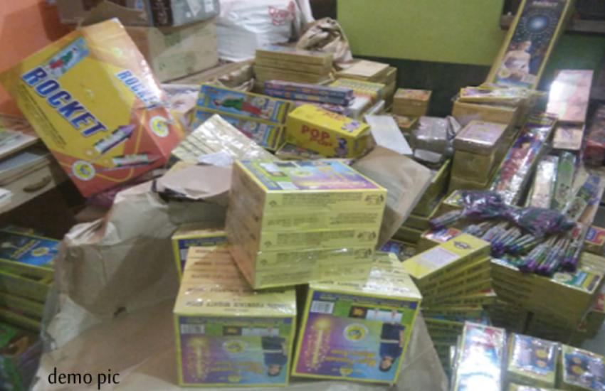 VIDEO: सुप्रीम कोर्ट के प्रतिबंध के बाद भी दिल्ली में छापे के दौरान सदर बाजार में मिले 625 किलोग्राम के पटाखे