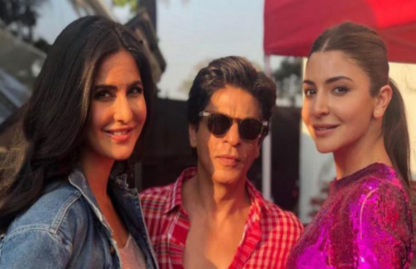 शाहरुख ने सबके सामने उतार दी कैटरीना की जैकेट और...