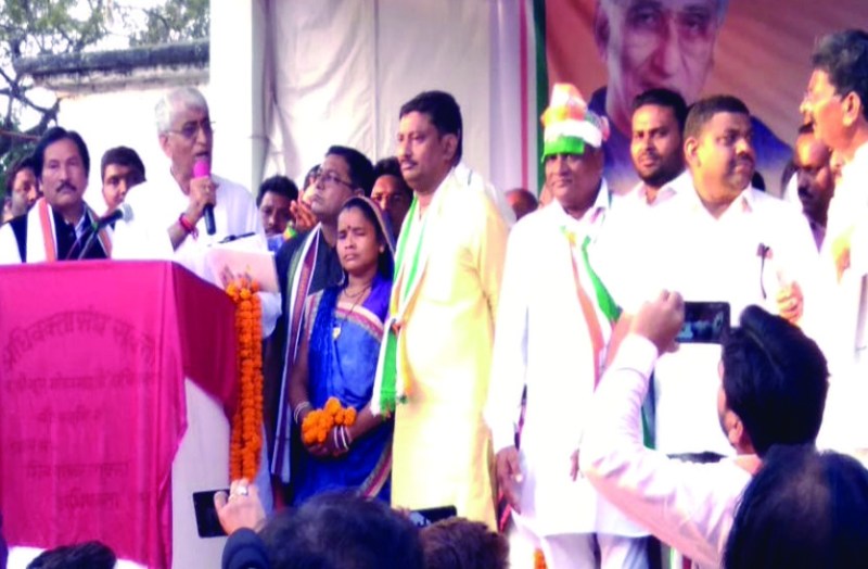 आमसभा को संबोधित करते हुए सिंहदेव बोले, 20 मिनट का सफर एक घंटा में तय किया, कहां है विकास