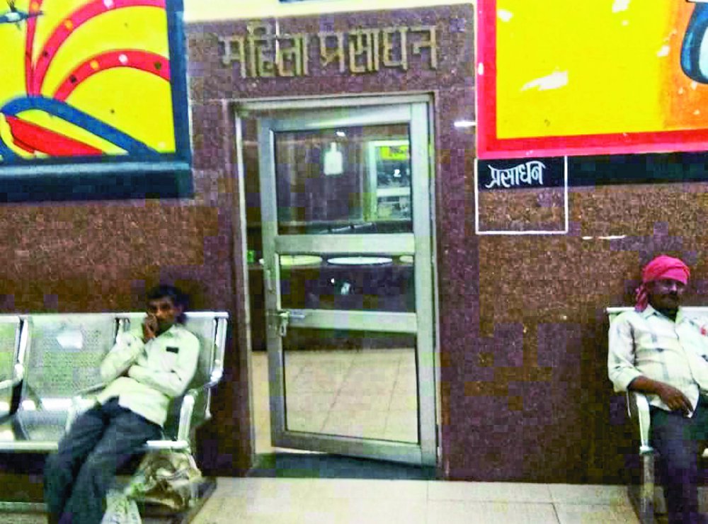 Satna Railway Station: satna me Railway afsaro ka tuglaki farman