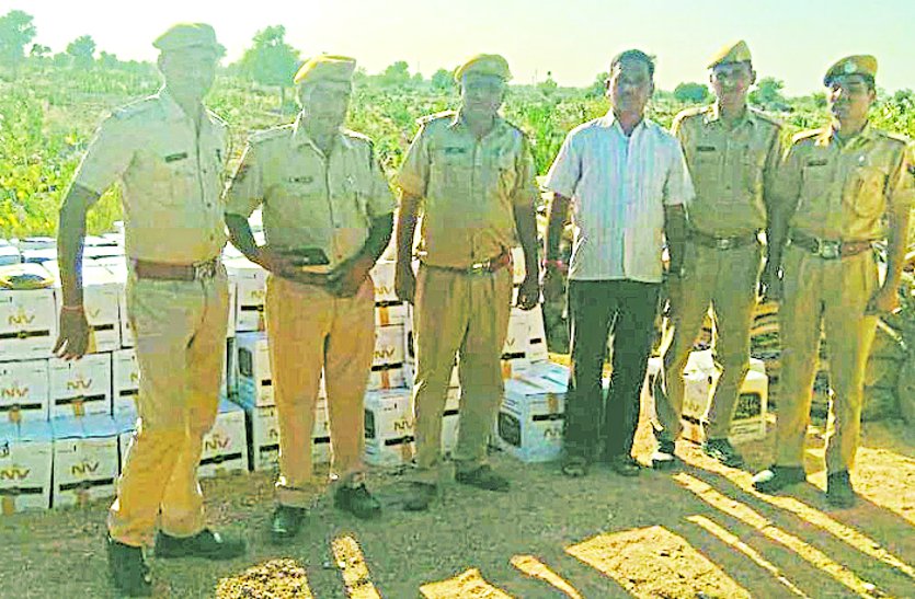 Smuggled under the guise of rice, caught illegal liquor of 21 lakhs