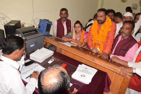 सतना जिले की विधानसभाओं से किन-किन लोगो ने भरा नामांकन, देखें इन तस्वीरों में