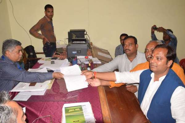 सतना जिले की विधानसभाओं से किन-किन लोगो ने भरा नामांकन, देखें इन तस्वीरों में