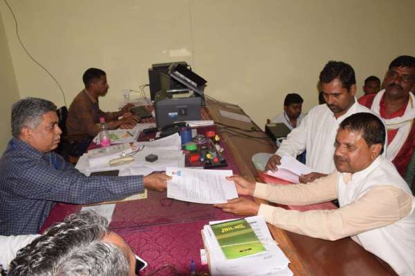 सतना जिले की विधानसभाओं से किन-किन लोगो ने भरा नामांकन, देखें इन तस्वीरों में