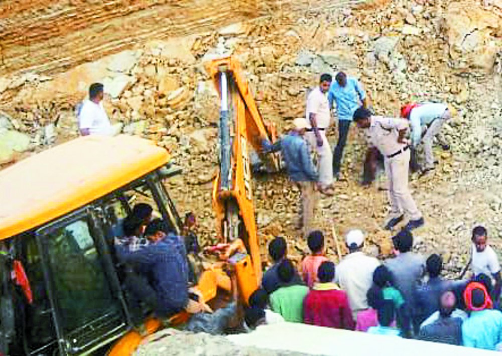two people died due to clay mudslide in sidhi madhya pradesh
