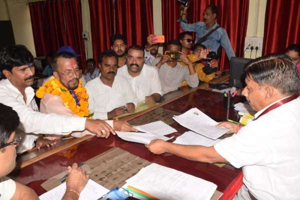 सतना जिले की विधानसभाओं से किन-किन लोगो ने भरा नामांकन, देखें इन तस्वीरों में
