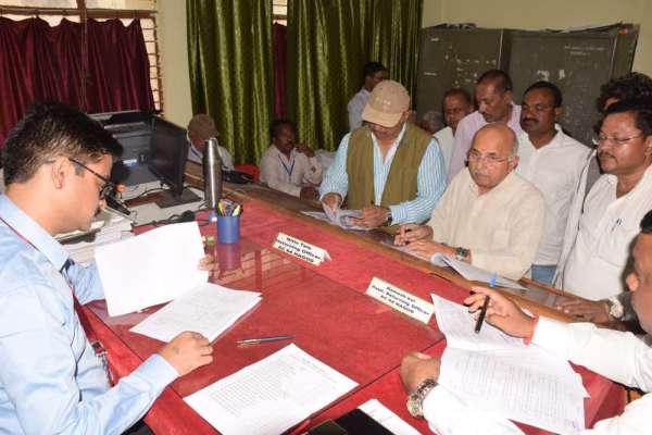 सतना जिले की विधानसभाओं से किन-किन लोगो ने भरा नामांकन, देखें इन तस्वीरों में