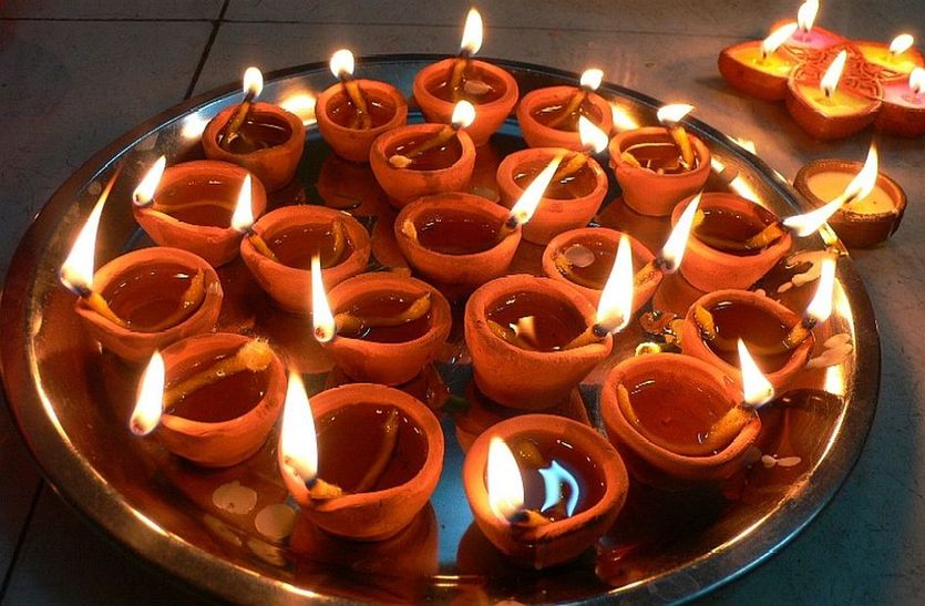 Diwali night used to predict the weather from the flame of the Diyas
