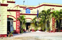 पुलिस ने अलग-अलग पांच जगहों पर दी दबिश, जानिए किस थाना क्षेत्र से कितने हजार की हुई जब्ती