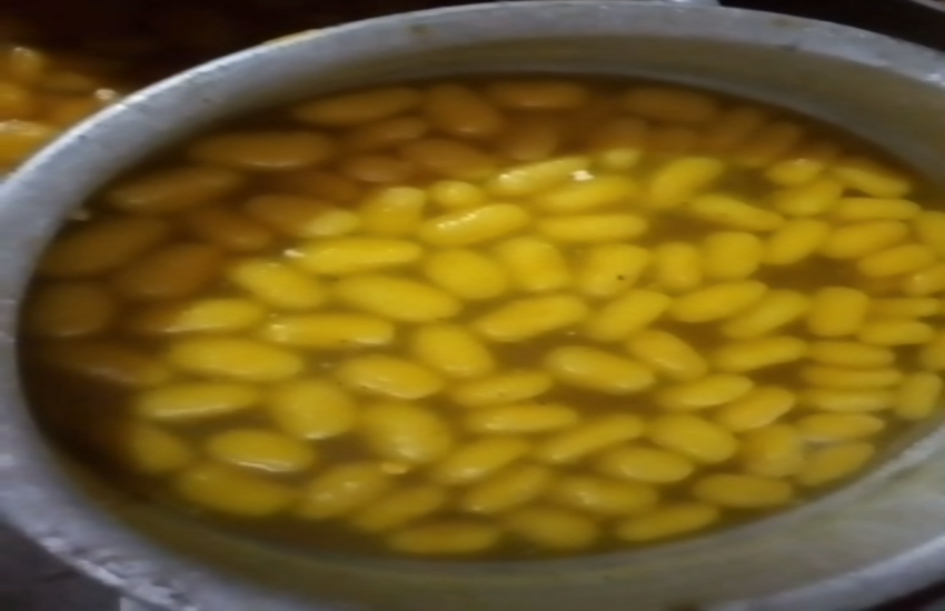 दिवाली से पहले मशहूर मिठाई की दुकान में पड़ा छापा तो सामने आई चौंकाने वाली तस्वीर, देखें वीडियो