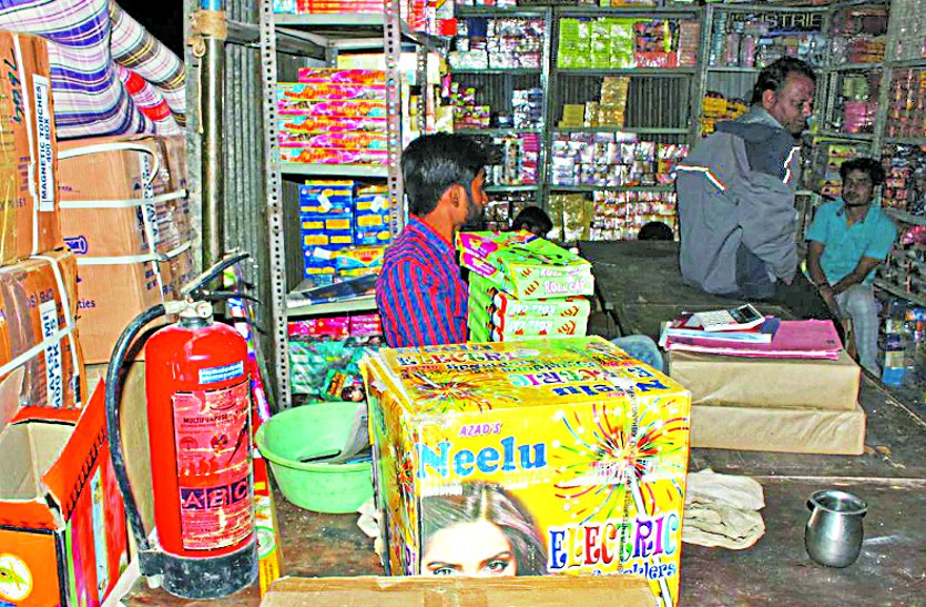 Ignore safety standards at cracker shops
