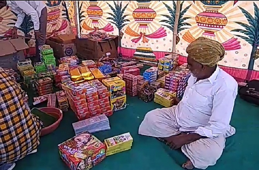 आतिशबाजी का समय निर्धारित होने से पटाखा व्यवसायियों में असमंजस,देखें वीडियो