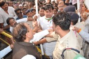 MP vidhan sabha upadhyaksh ki police se hui jhuma jhatki