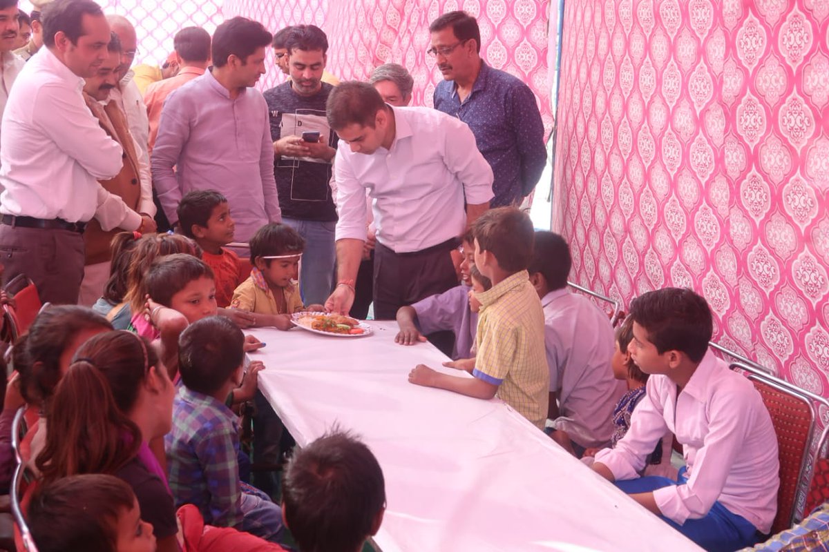 यूपी के एनकाउंटरमैन ने दिवाली पर बच्चों के साथ किया कुछ ऐसा कि छा गए ट्वटिर पर- देखें वीडियो