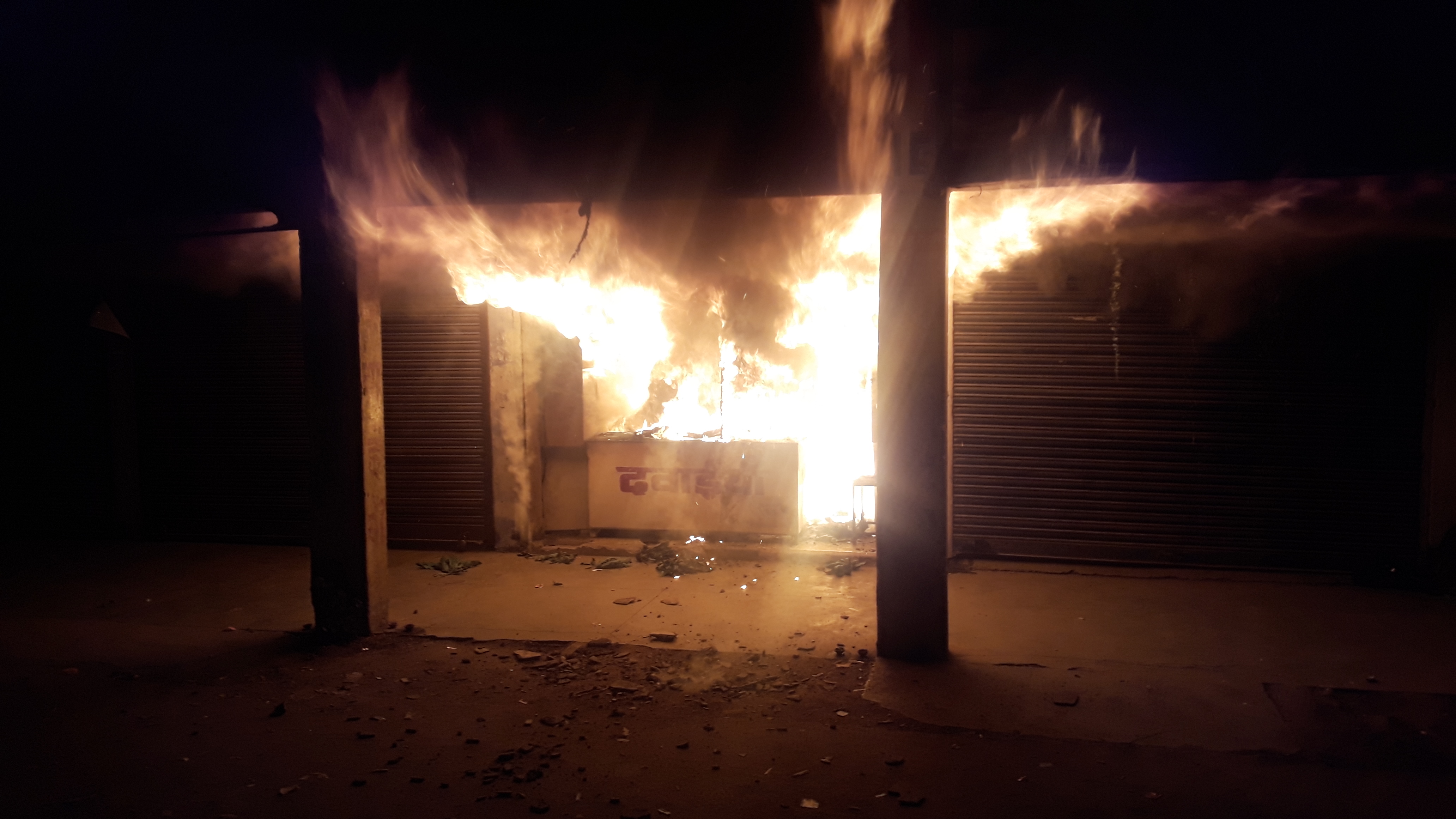 fire in medical shop, sonasawri, itarsi, Two shops and a house were set on fire