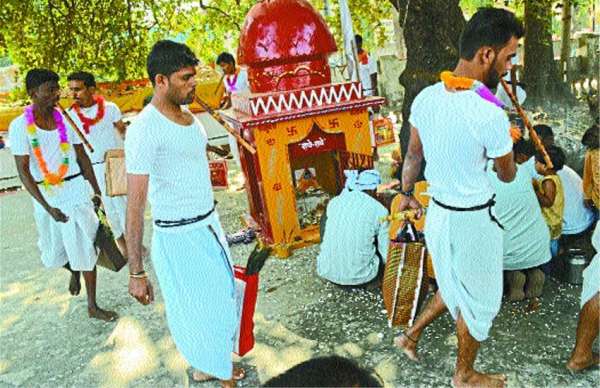 Deepawali Roshni Lakshmi Pooja Shares Govardhan Pooja Monia Dance