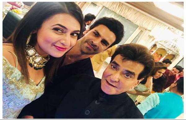 divyanka tripathi vivek dahiya diwali celebration pics