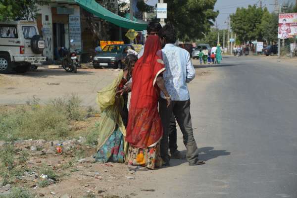 pics of drunk ladies fight on road