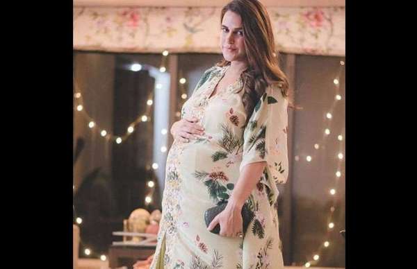 neha dhupia diwali photos during pregnancy