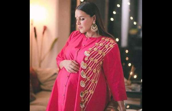 neha dhupia diwali photos during pregnancy