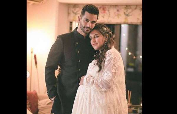 neha dhupia diwali photos during pregnancy