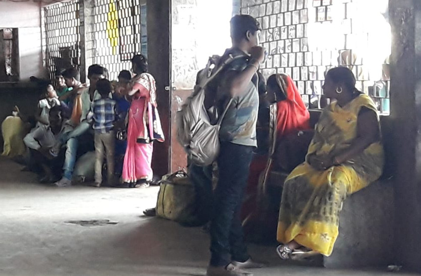 यात्रियों की बढ़ी परेशानी, बड़ी मुश्किल से कट रहा सफर, अभी तो और होंगी दिक्कतें, ये है वजह...