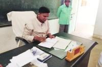 एसडीएम ने औचक निरीक्षण करते हुए उक्त विभागों में दस्तक दी