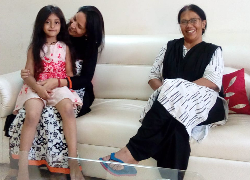 Pihu with his mother and grandmother