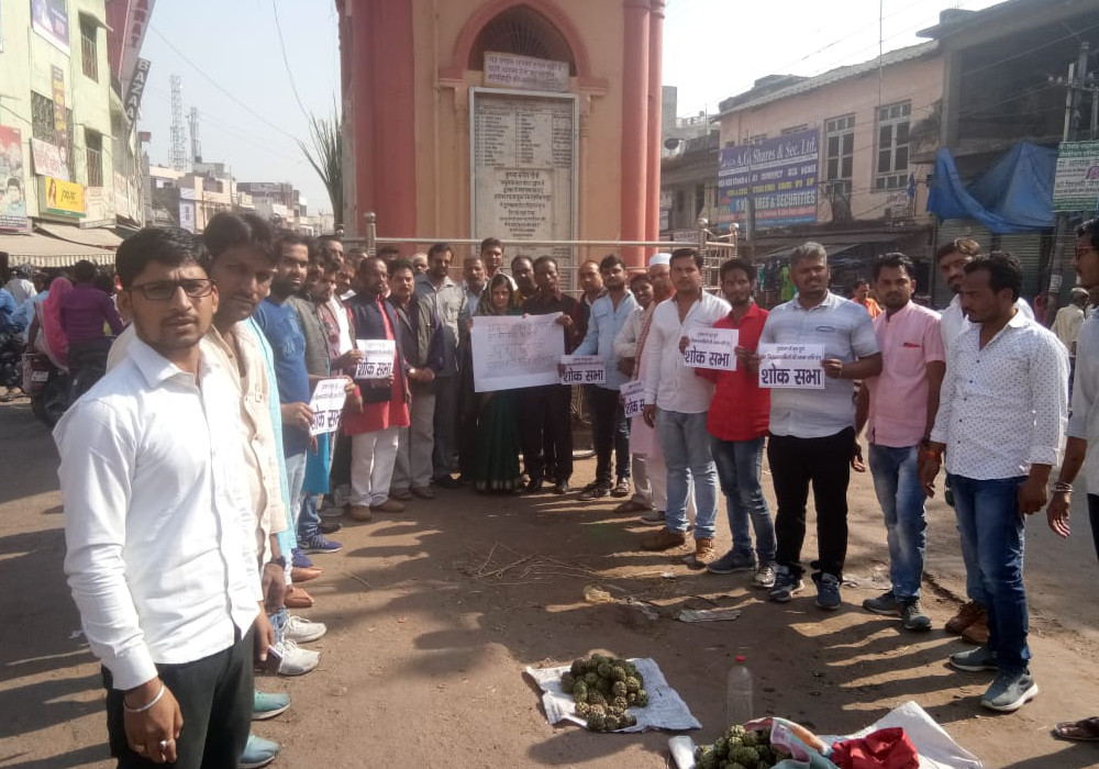 सपा जिला कार्यकारणी ने सड़क दुर्घटना में मारे गए 5 मोनियाओं को दी श्रद्धांजलि