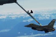 aircraft refilling 