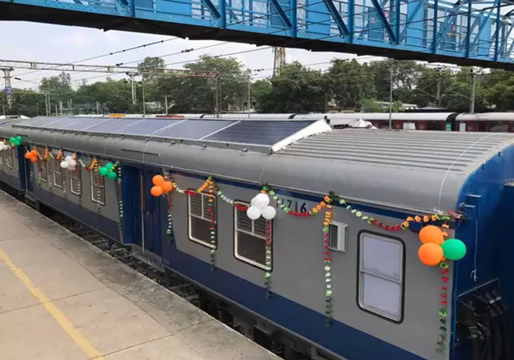 Train starts for Sitapur and waiting for Lakhimpur Kheri