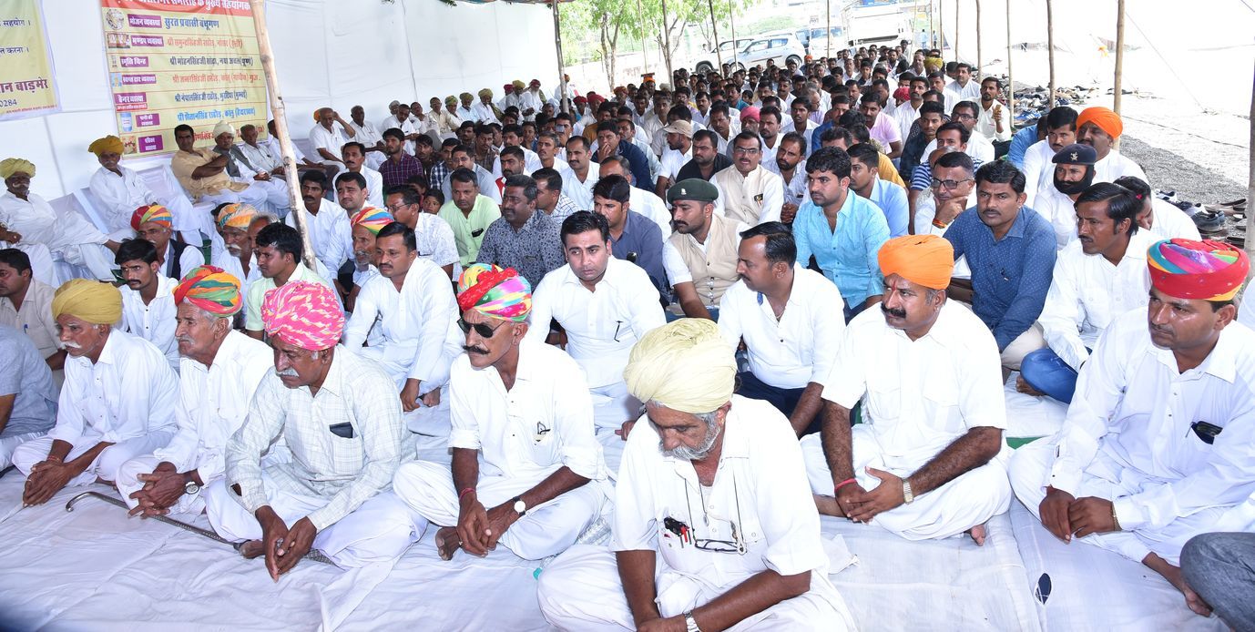 चरित्रवान व्यक्ति ही समाज व देश का रक्षक