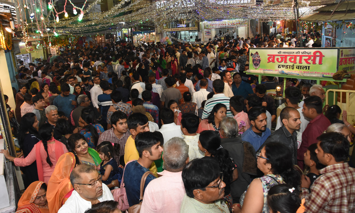 after deepavali festible haby crowd in nathdwara