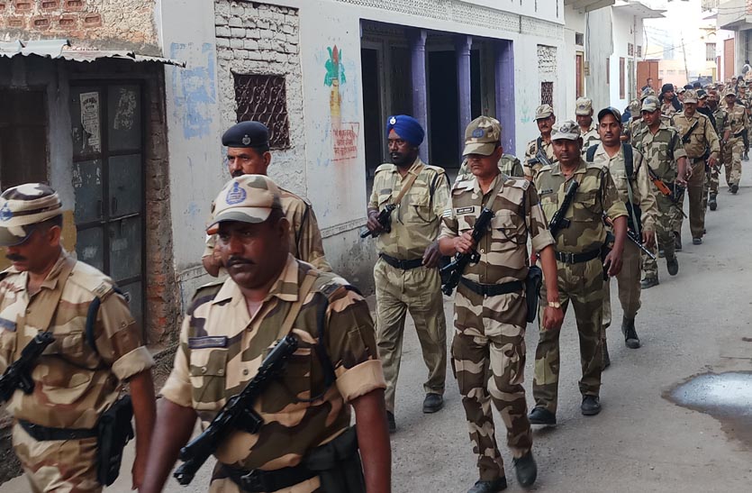 police-and-cisf-jawans-flag-marches