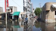 सीवरेज लाइन से छलक रहा पानी, सड़कें खराब, लोगों की परेशानी