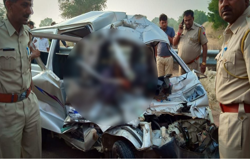 Truck Van collision in Bikaner Rajasthan, 4 died