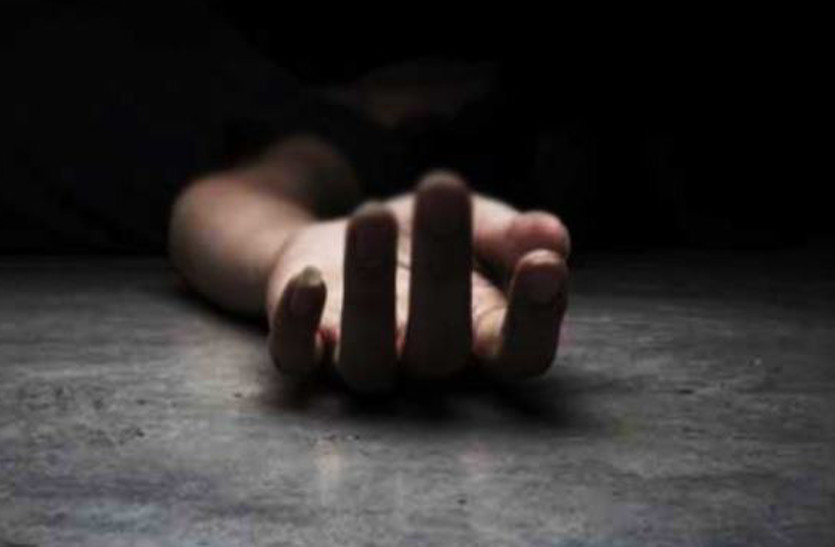 Breaking : शराब पीने के साथ ही शुरू हुई उल्टी, एक ने मौके पर तो दूसरे ने अस्पताल ले जाते वक्त तोड़ दिया दम