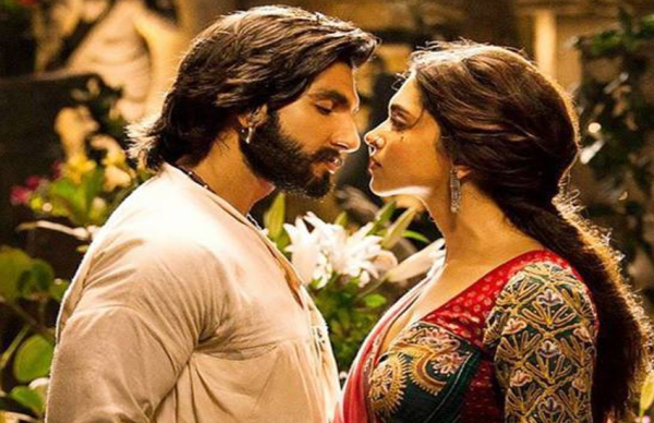 दीपवीर वेडिंग: संगीत सेरेमनी में रणवीर ने गाया यह गाना, भावुक हुईं दीपिका..